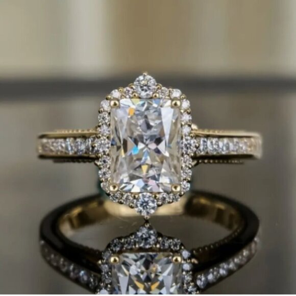 Gold Tone Cocktail / Engagement Ring - Zircon - NEW - size 6 - Picture 4 of 7